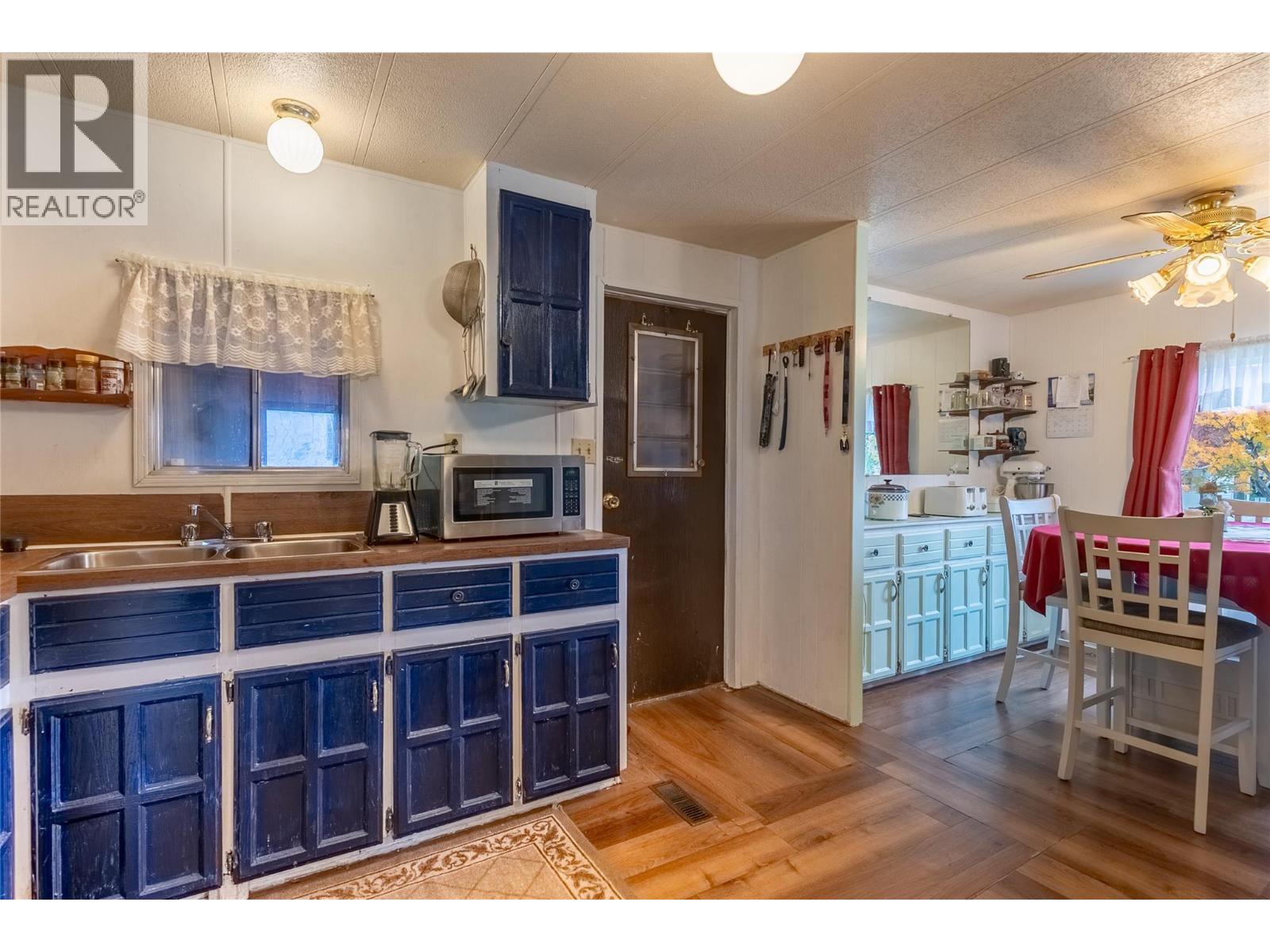 13 Topaz Crescent
