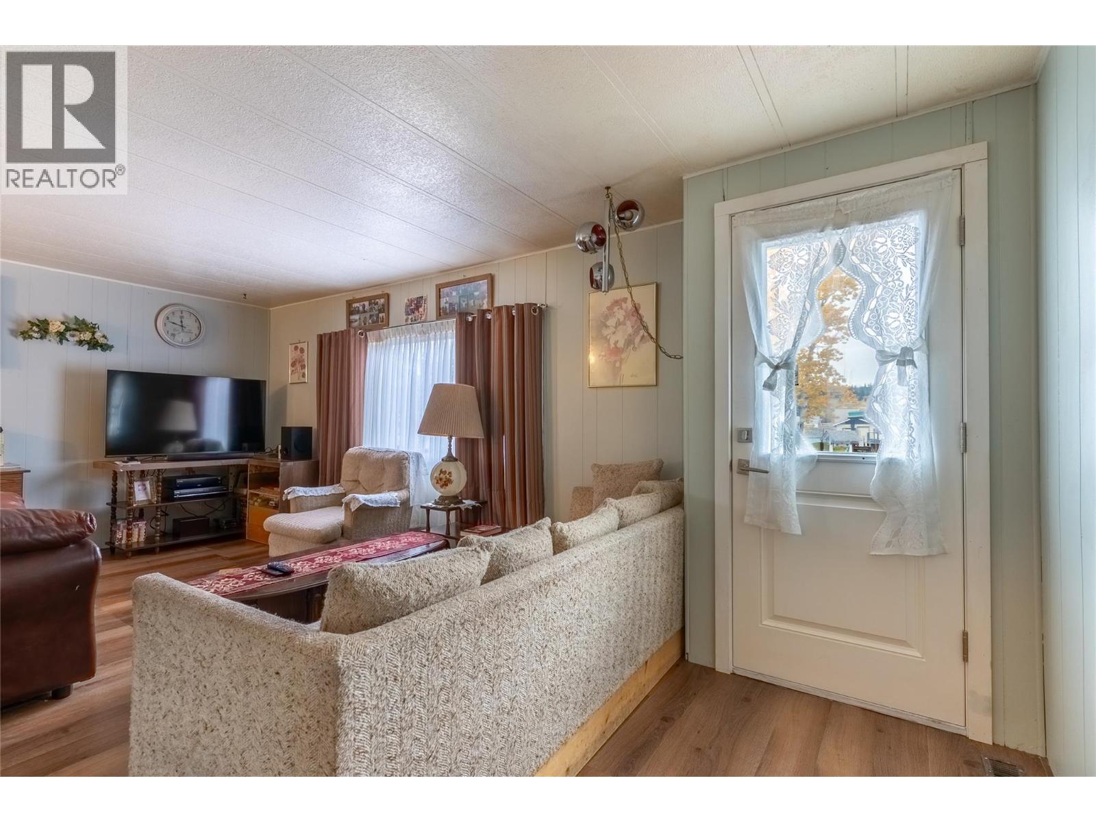 13 Topaz Crescent