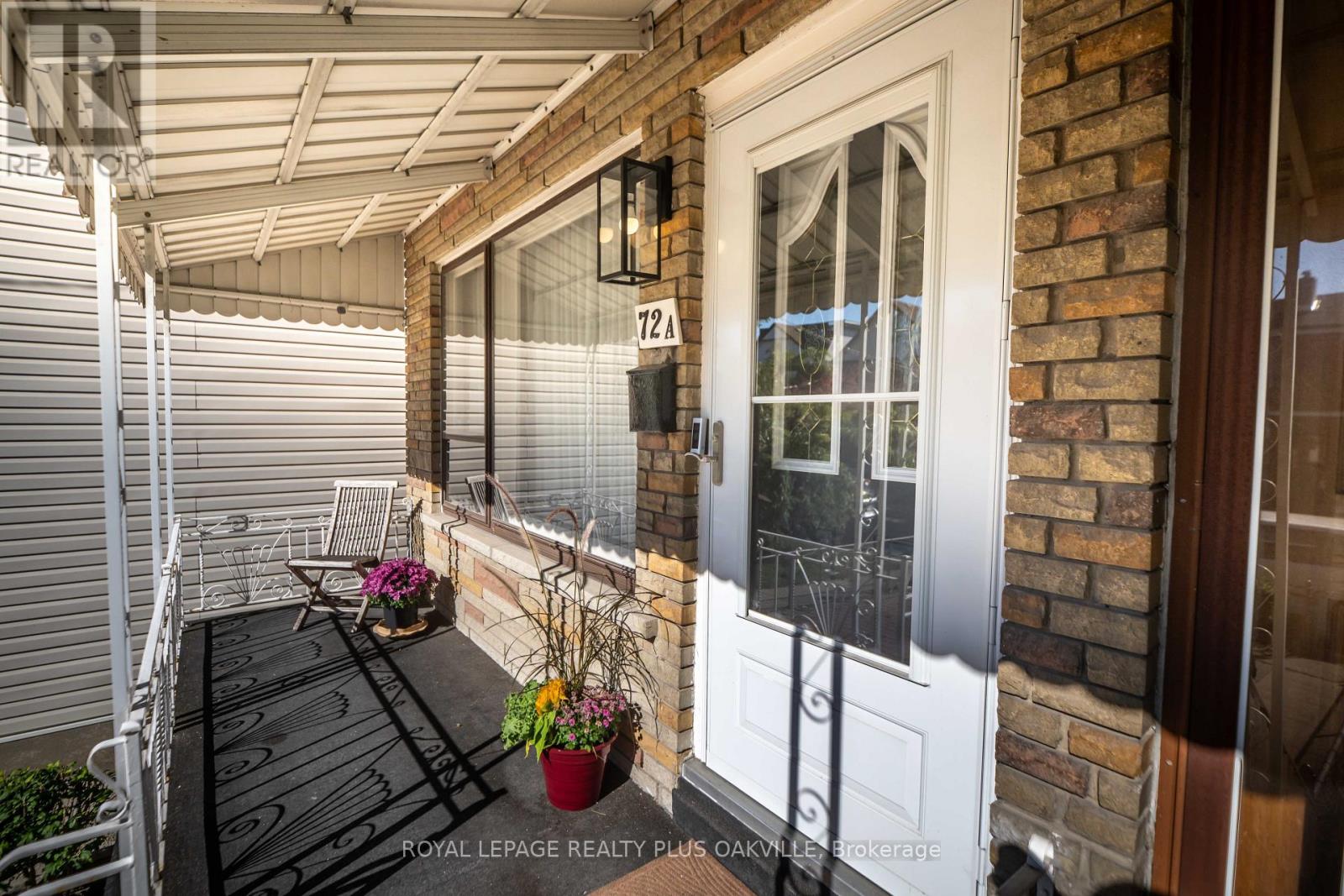 72a Lindsey Avenue, Toronto, Ontario  M6H 1E3 - Photo 3 - C14019192