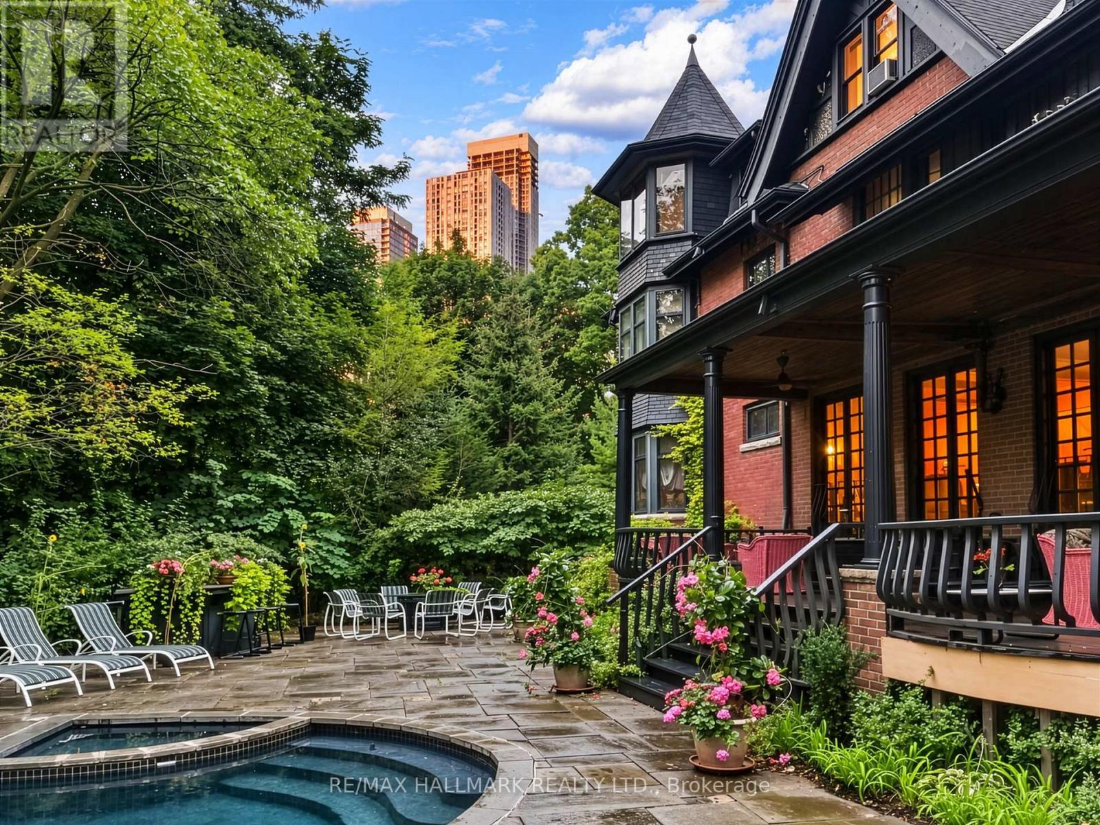 11 Pine Hill Road, Toronto, Ontario  M4W 1P5 - Photo 10 - C14020082