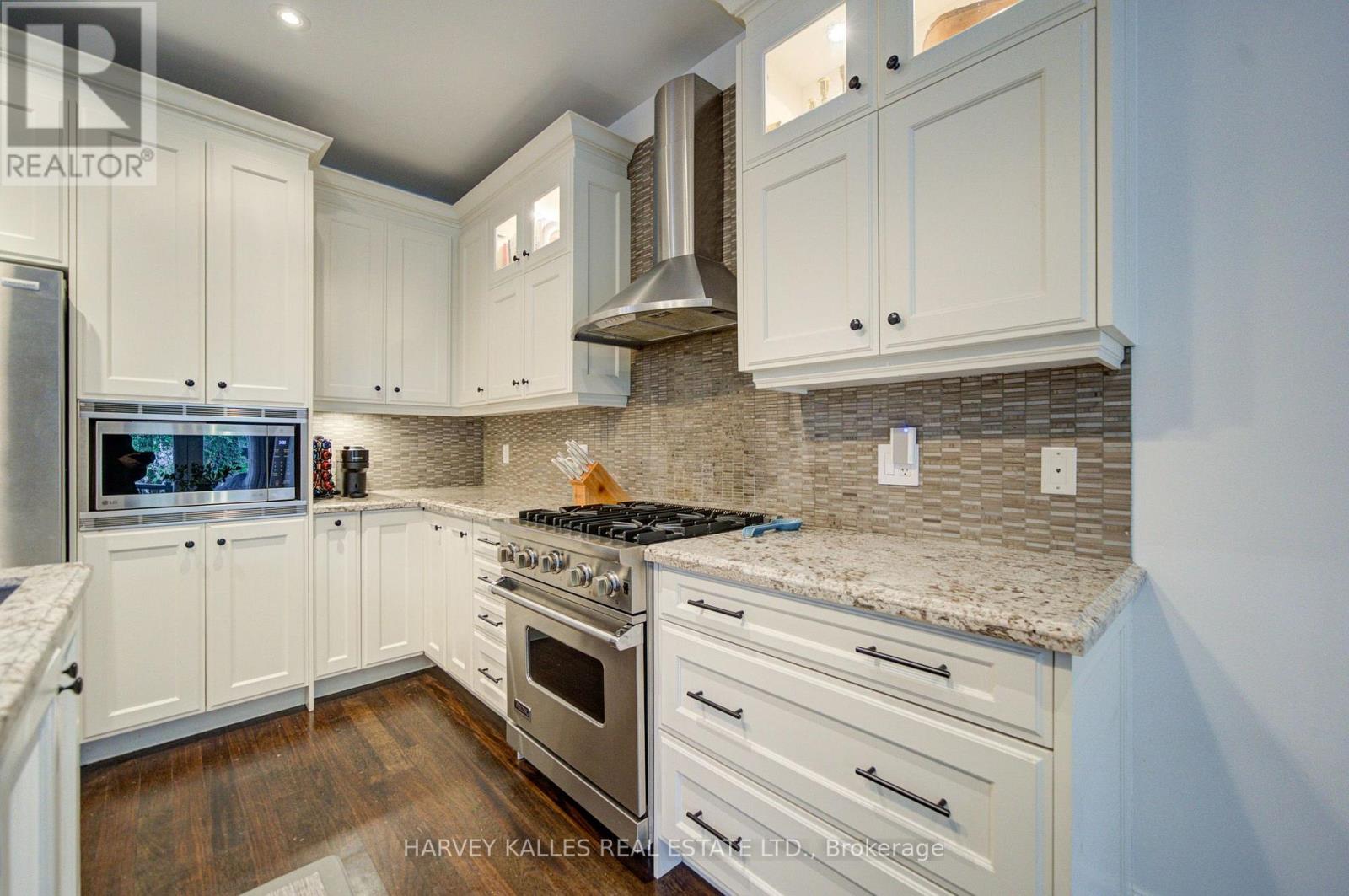 328 Douglas Avenue, Toronto, Ontario  M5M 1H1 - Photo 12 - C14020896