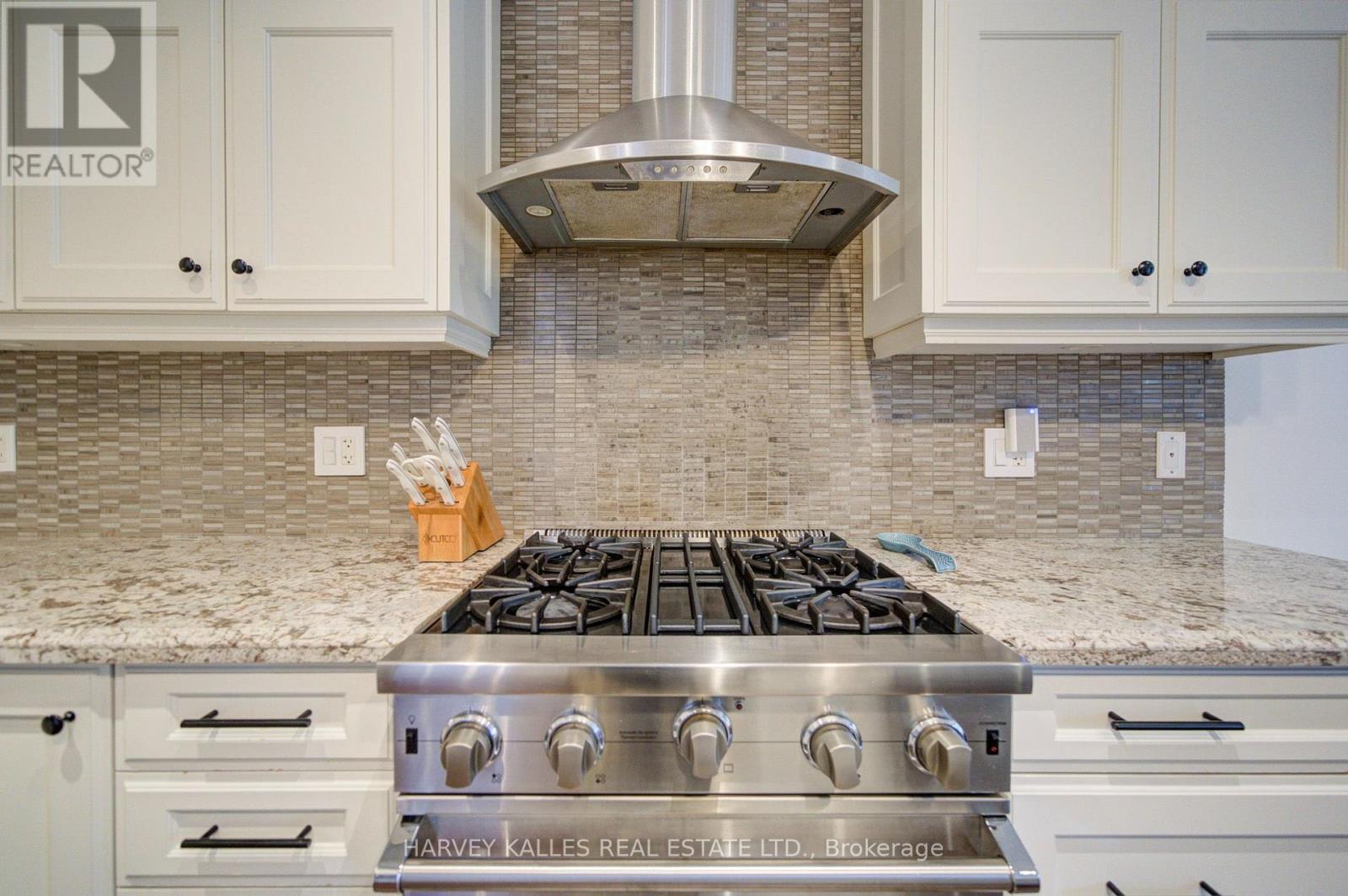 328 Douglas Avenue, Toronto, Ontario  M5M 1H1 - Photo 13 - C14020896