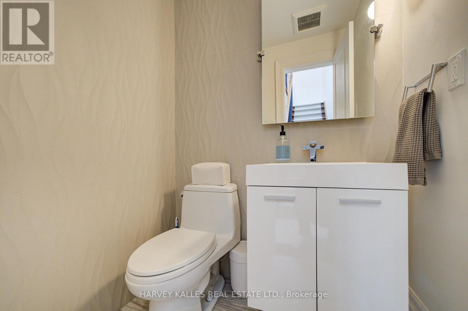 328 Douglas Avenue, Toronto, Ontario  M5M 1H1 - Photo 9 - C14020896
