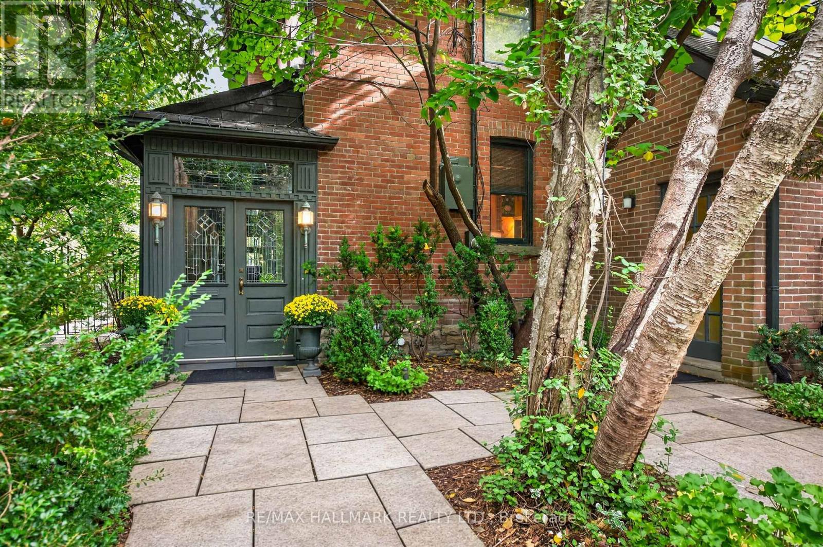 11 Pine Hill Road, Toronto, Ontario  M4W 1P5 - Photo 5 - C14020082