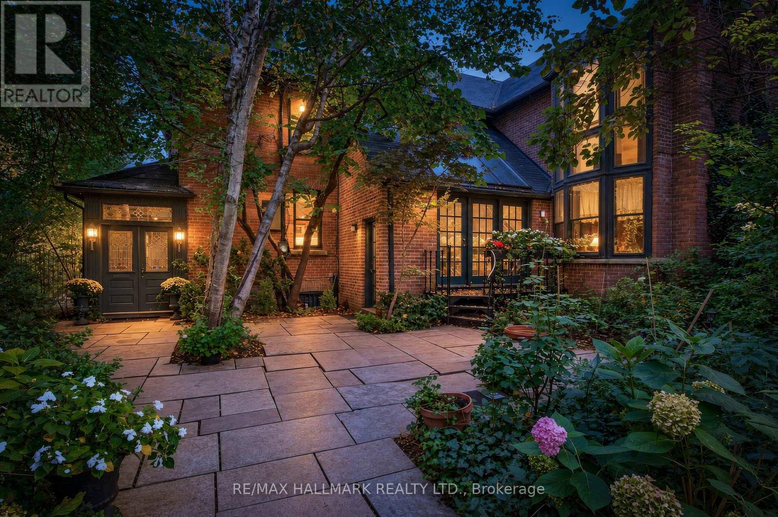 11 Pine Hill Road, Toronto, Ontario  M4W 1P5 - Photo 2 - C14020082