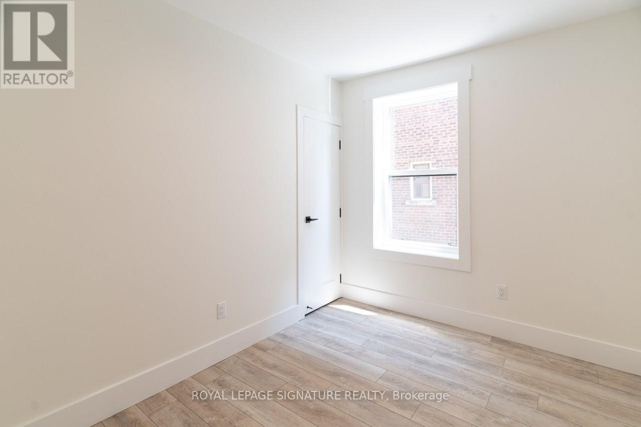 Main - 129 Kenilworth Avenue, Toronto, Ontario  M4L 3S7 - Photo 9 - E14018250