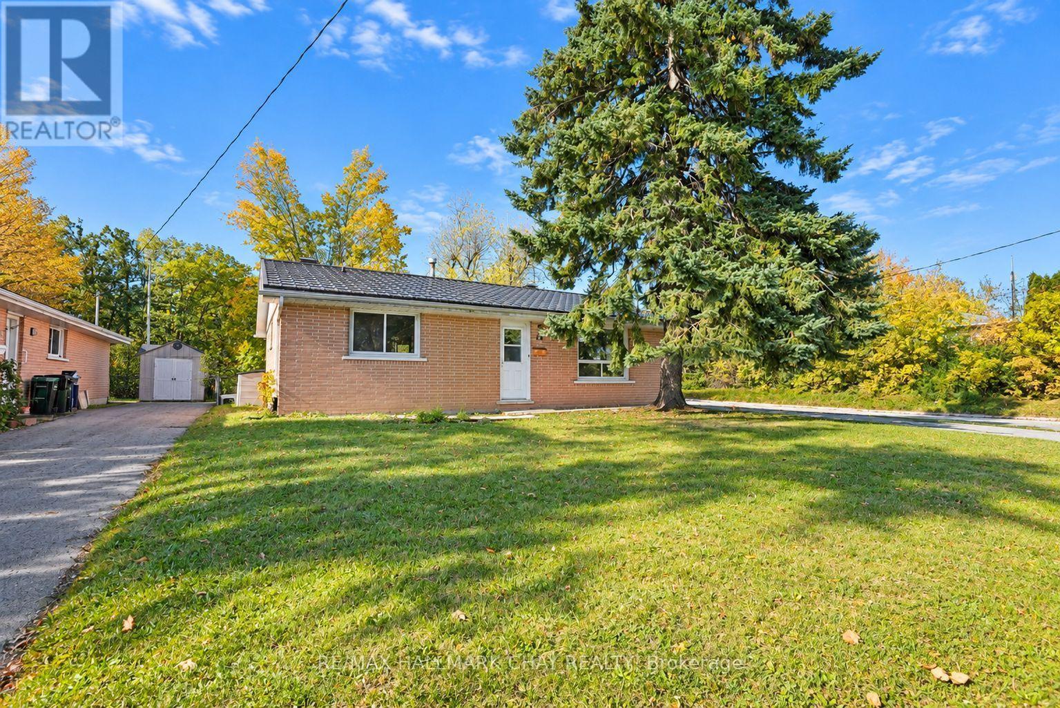 14 Heath Street, Barrie, Ontario  L4M 3J9 - Photo 2 - S14017342