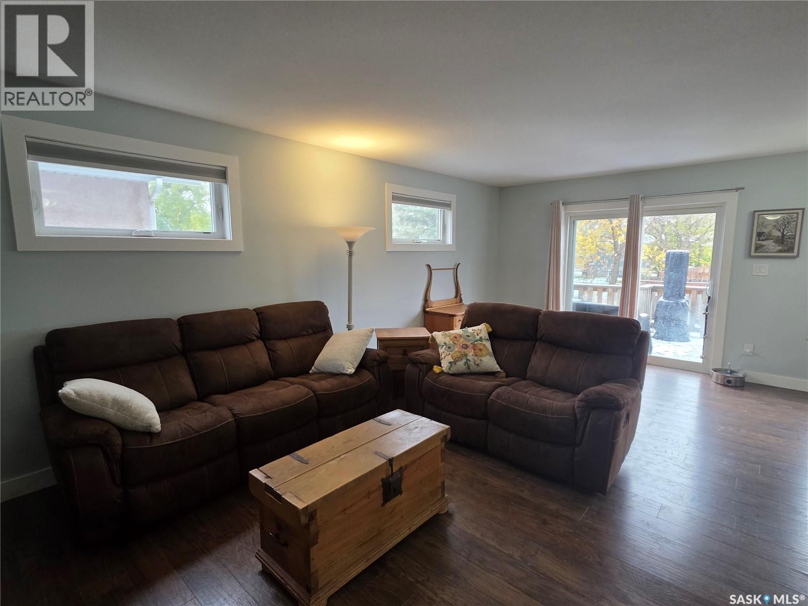 902 Connaught Street, Regina, Saskatchewan  S4T 0W9 - Photo 5 - SK050930