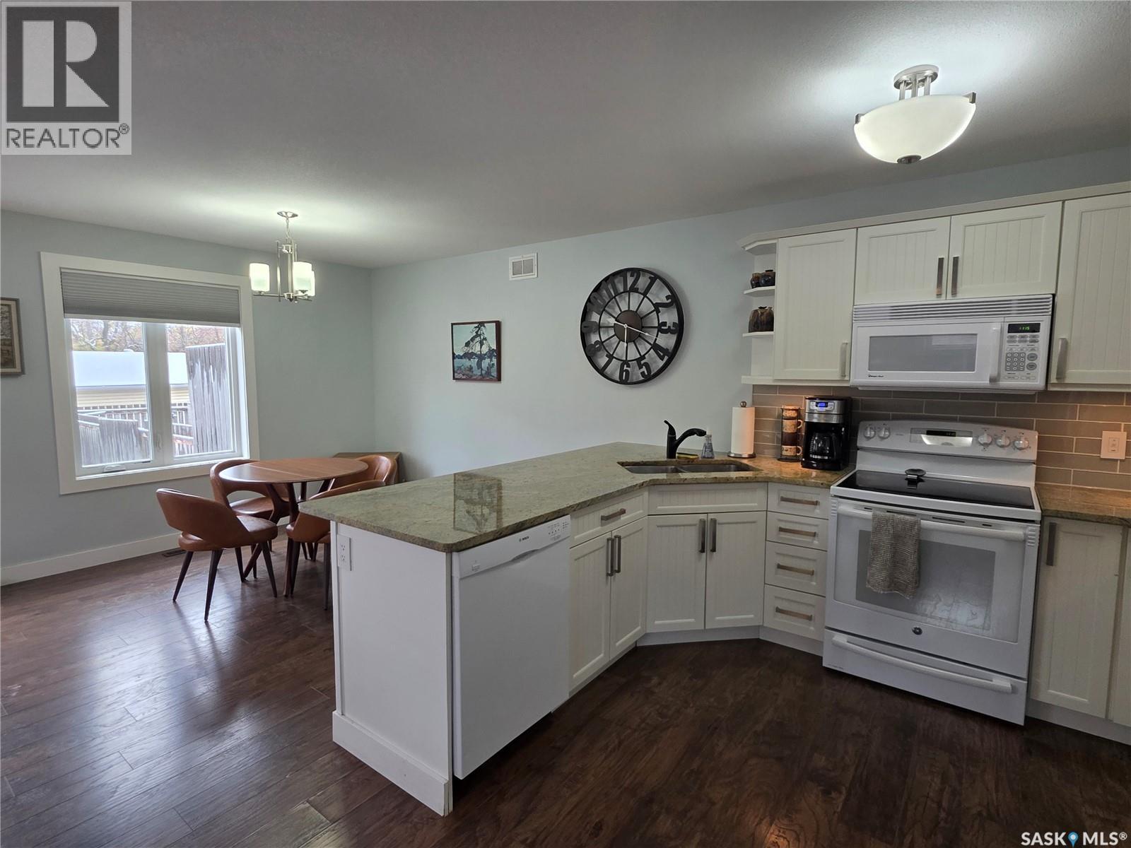 902 Connaught Street, Regina, Saskatchewan  S4T 0W9 - Photo 8 - SK050930