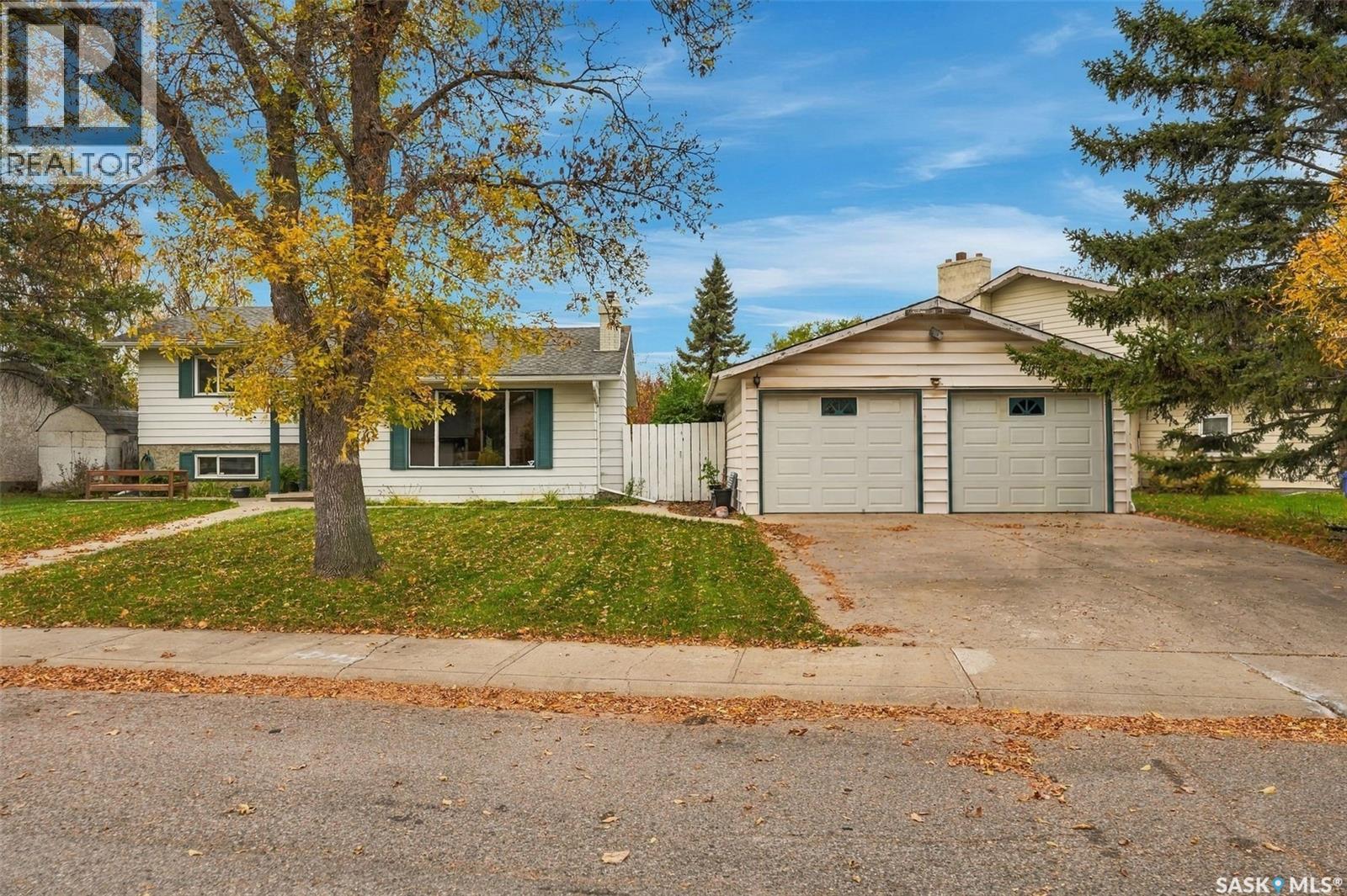 59 Button BAY, regina, Saskatchewan