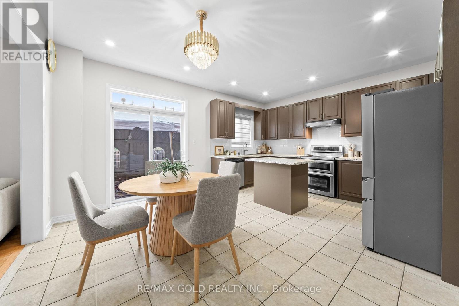 5 Onyx Gate, Brampton, Ontario  L6P 0Z7 - Photo 8 - W14019576