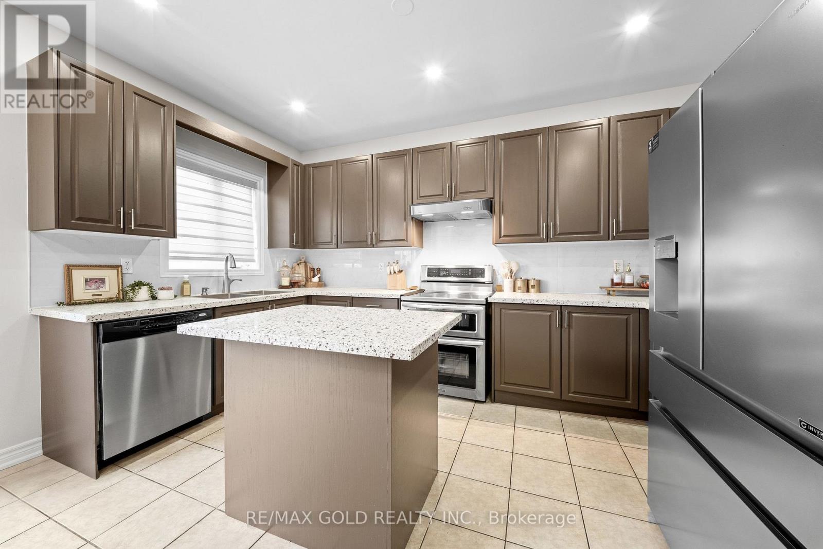 5 Onyx Gate, Brampton, Ontario  L6P 0Z7 - Photo 9 - W14019576