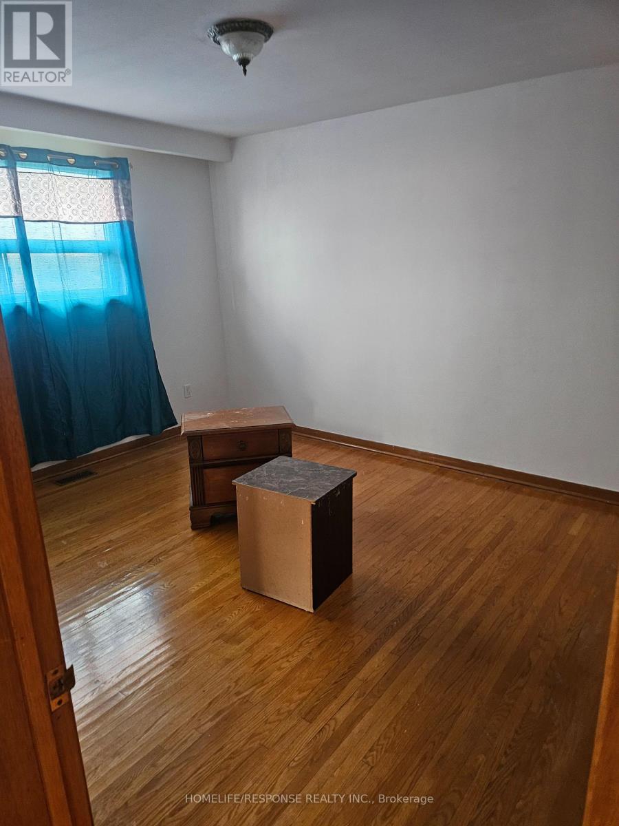 9 Songwood Drive, Toronto, Ontario  M9M 1X4 - Photo 7 - W14020216