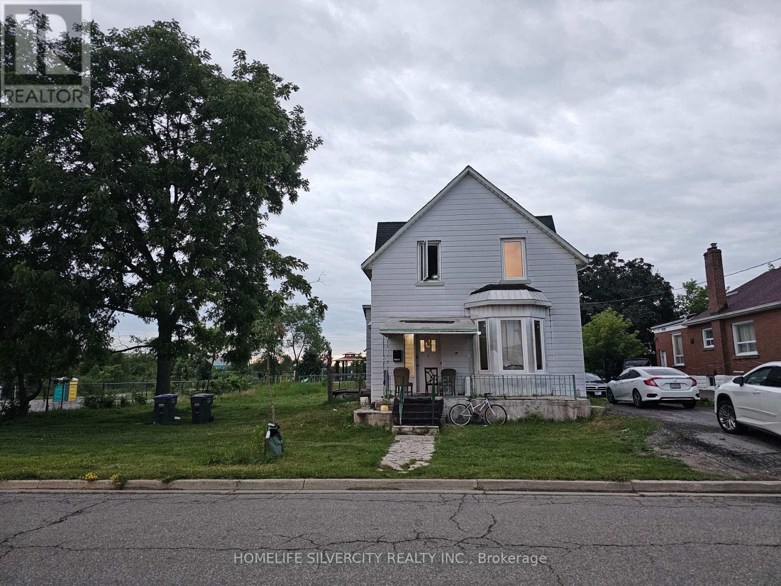33 BEVERLEY STREET, Mississauga, Ontario