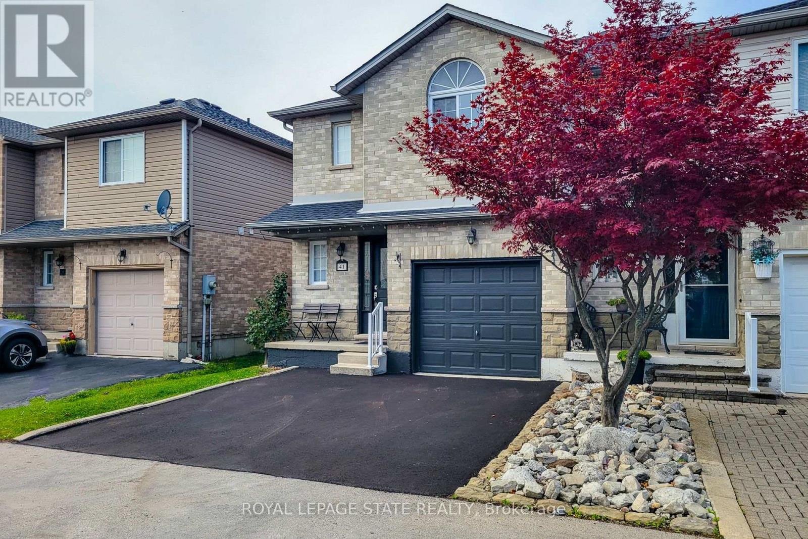 41 Vennio Lane, Hamilton, Ontario  L9B 2Y6 - Photo 3 - X14018098