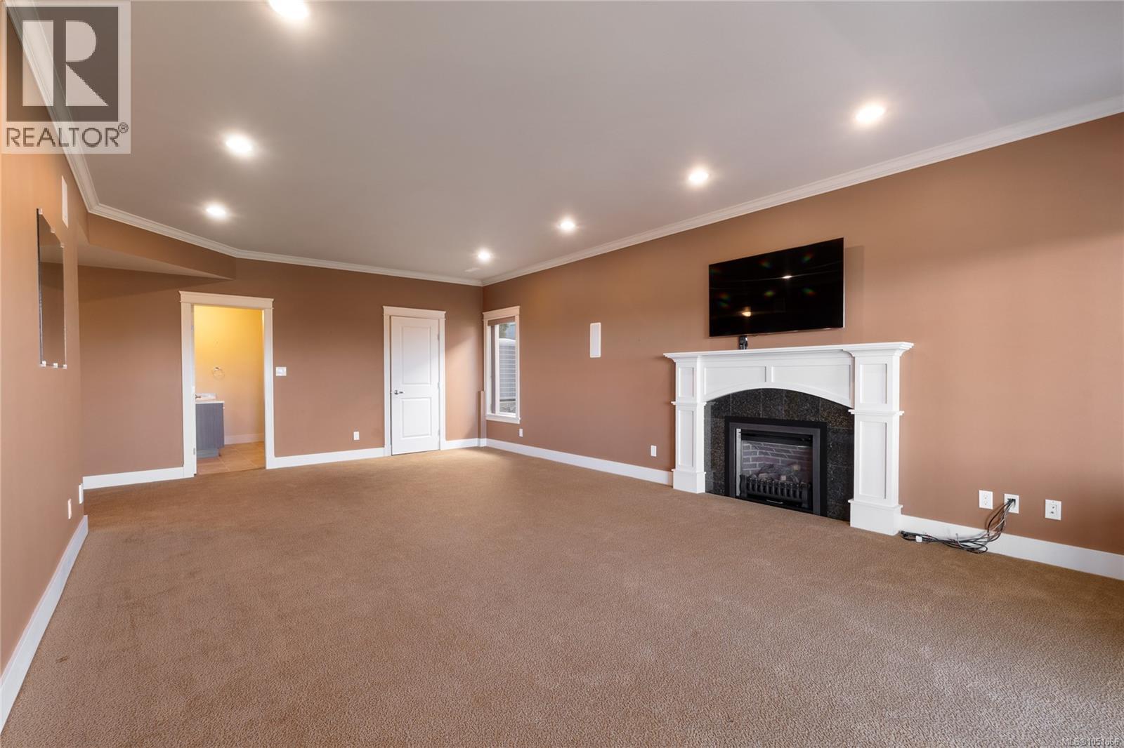 3387 Haida Dr