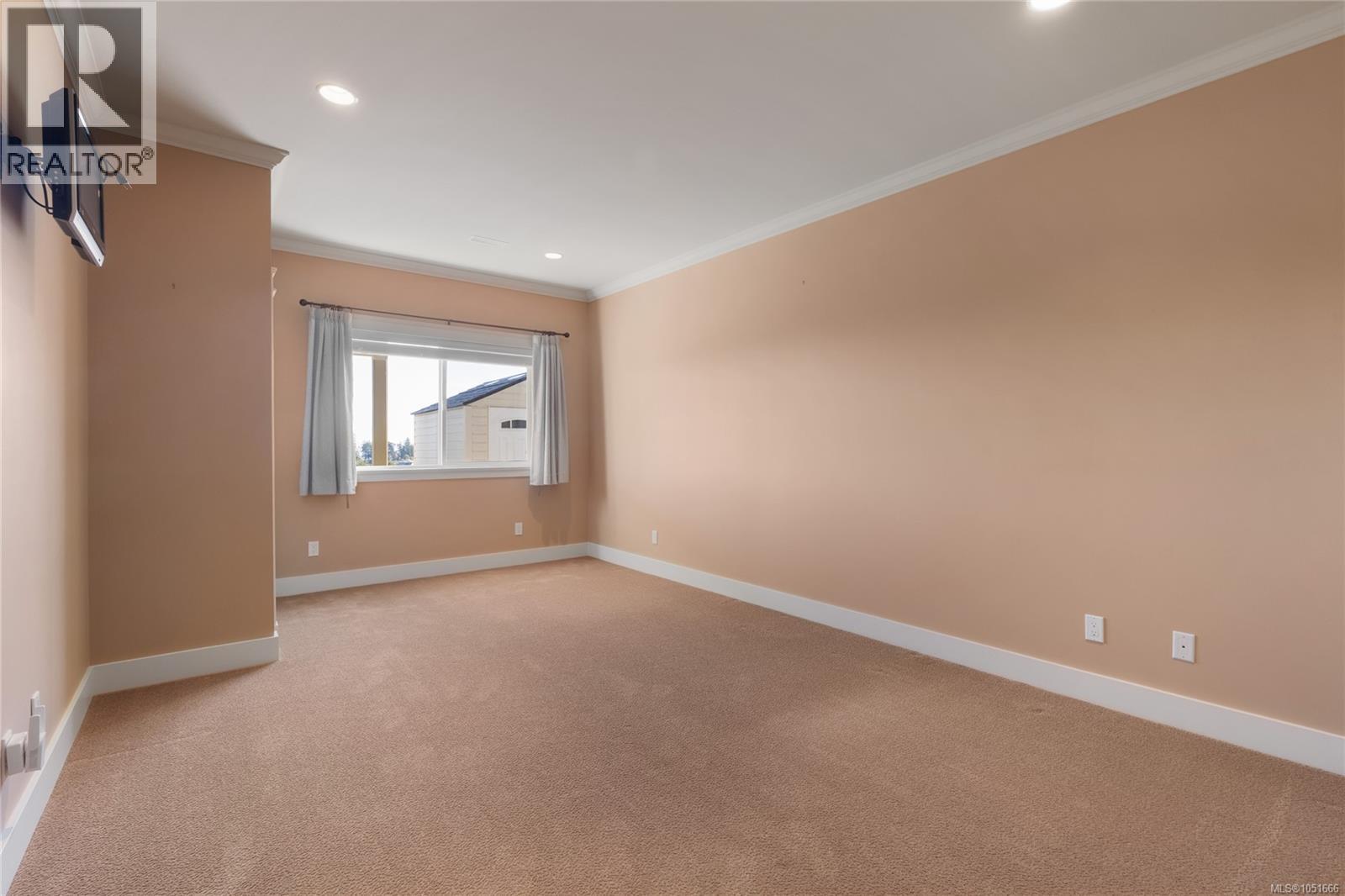 3387 Haida Dr
