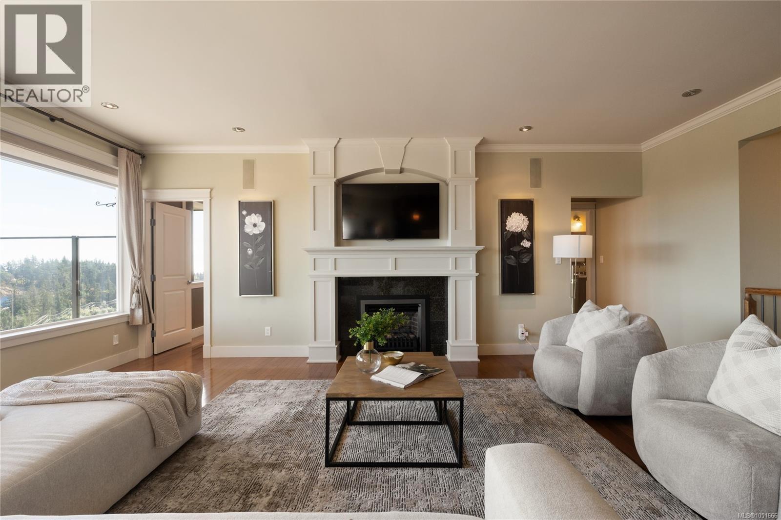 3387 Haida Dr