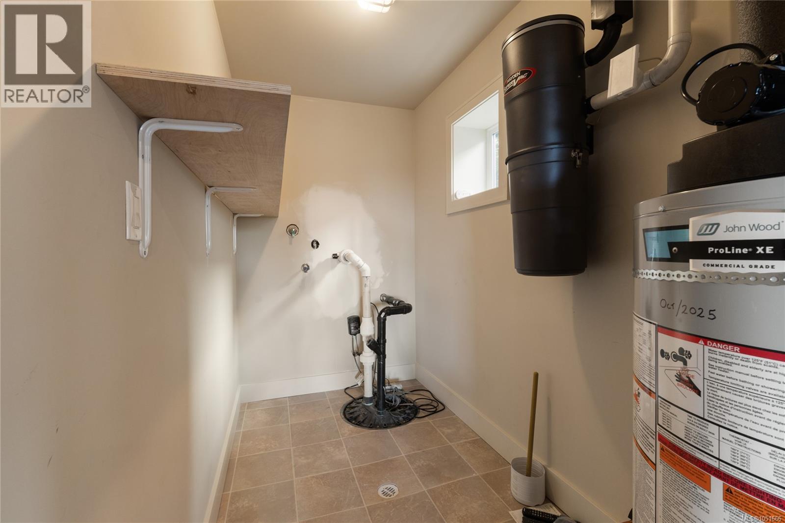 3387 Haida Dr