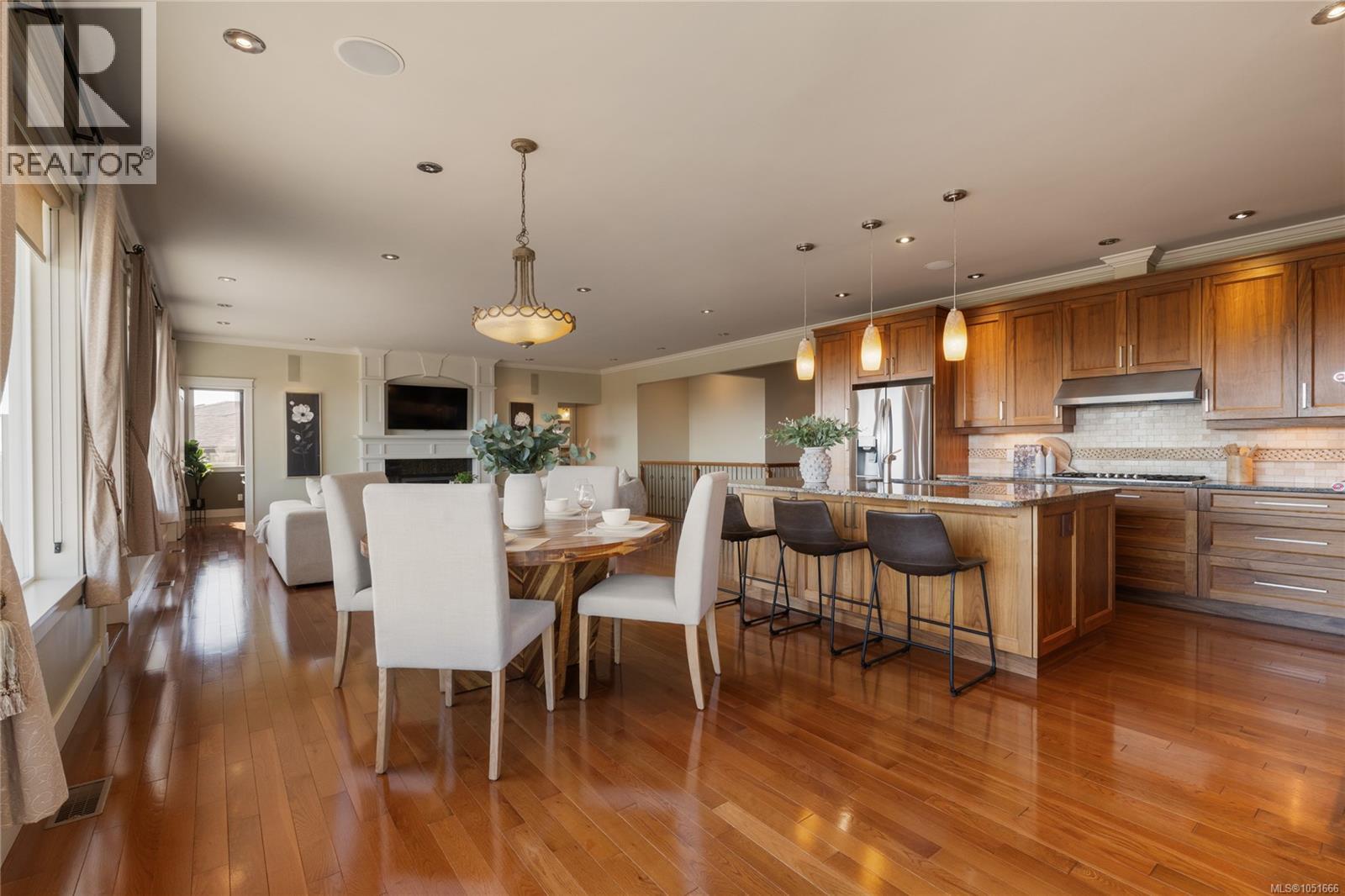 3387 Haida Dr