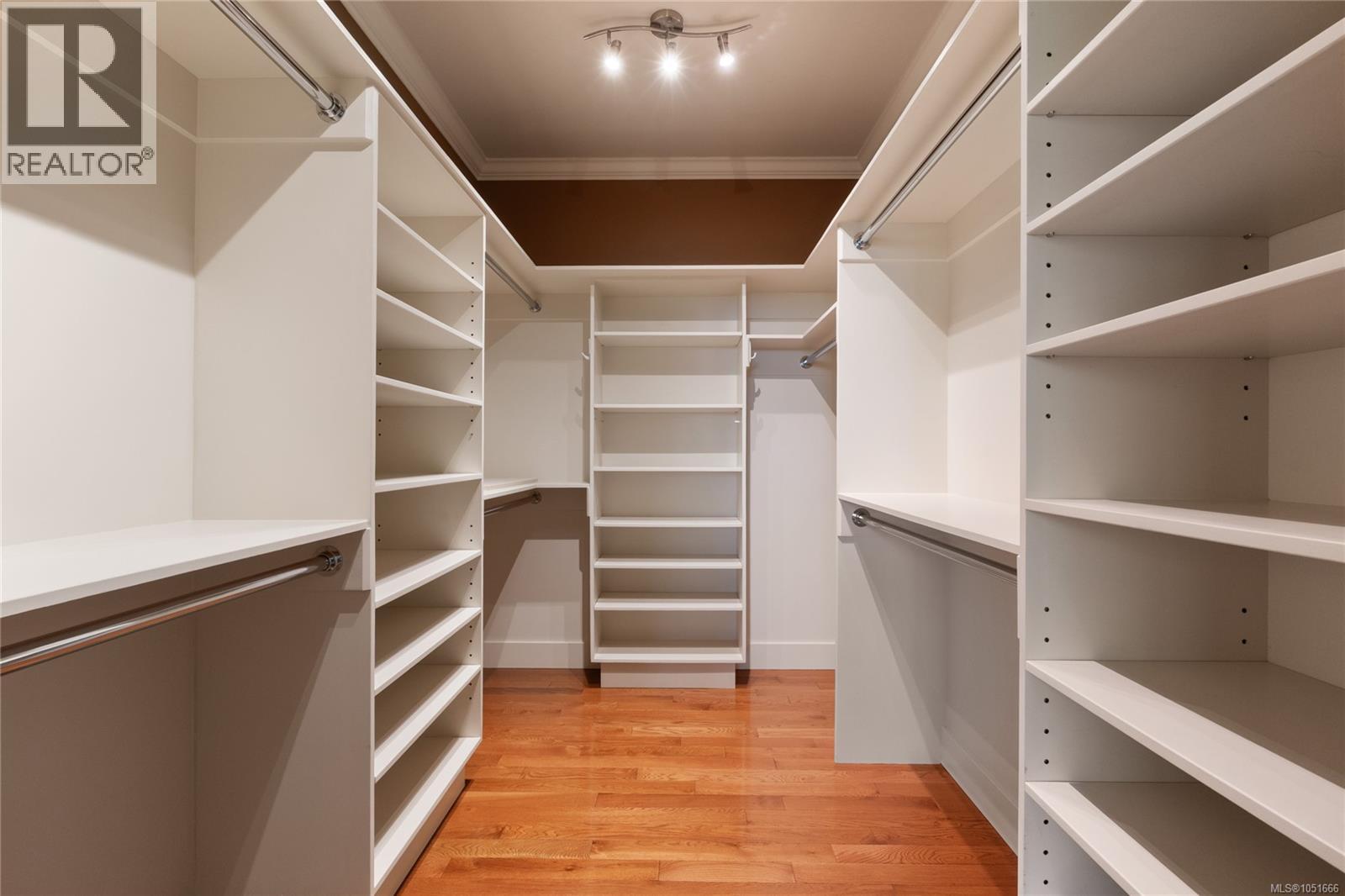 3387 Haida Dr