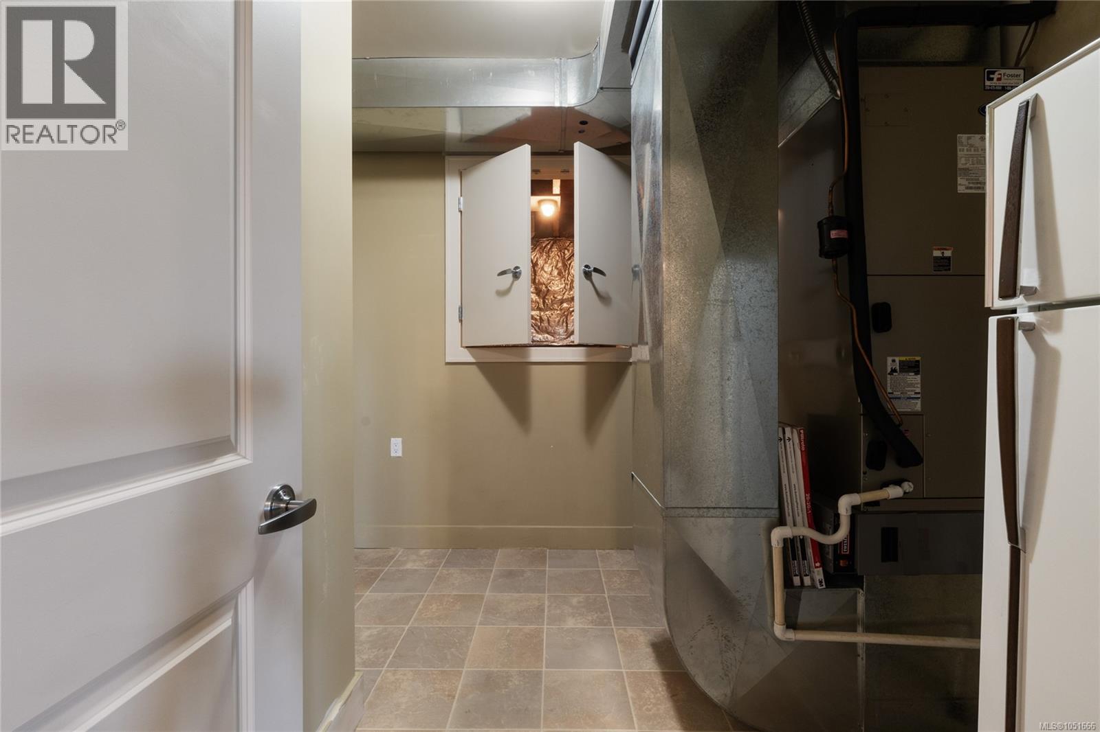 3387 Haida Dr