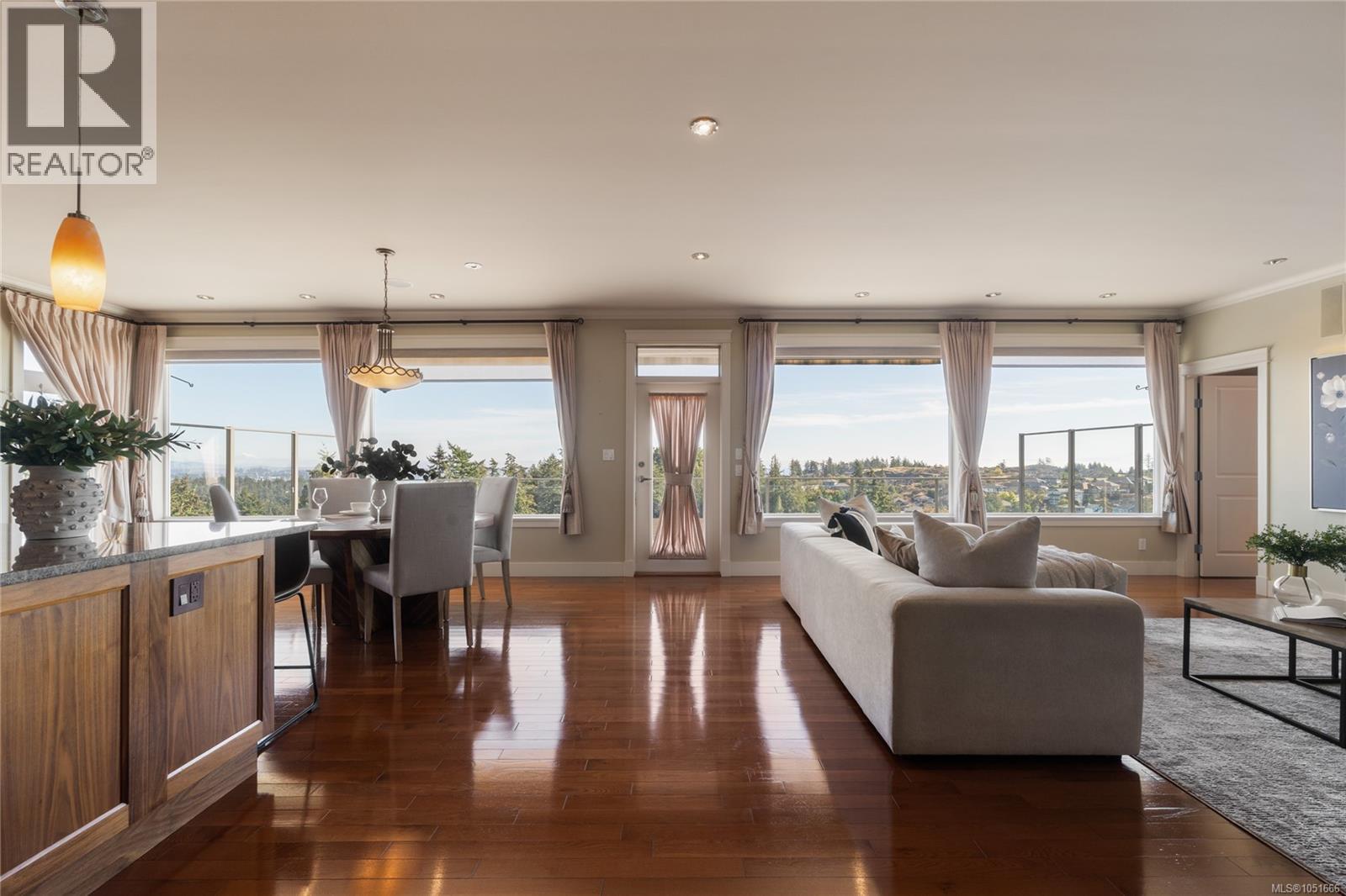 3387 Haida Dr