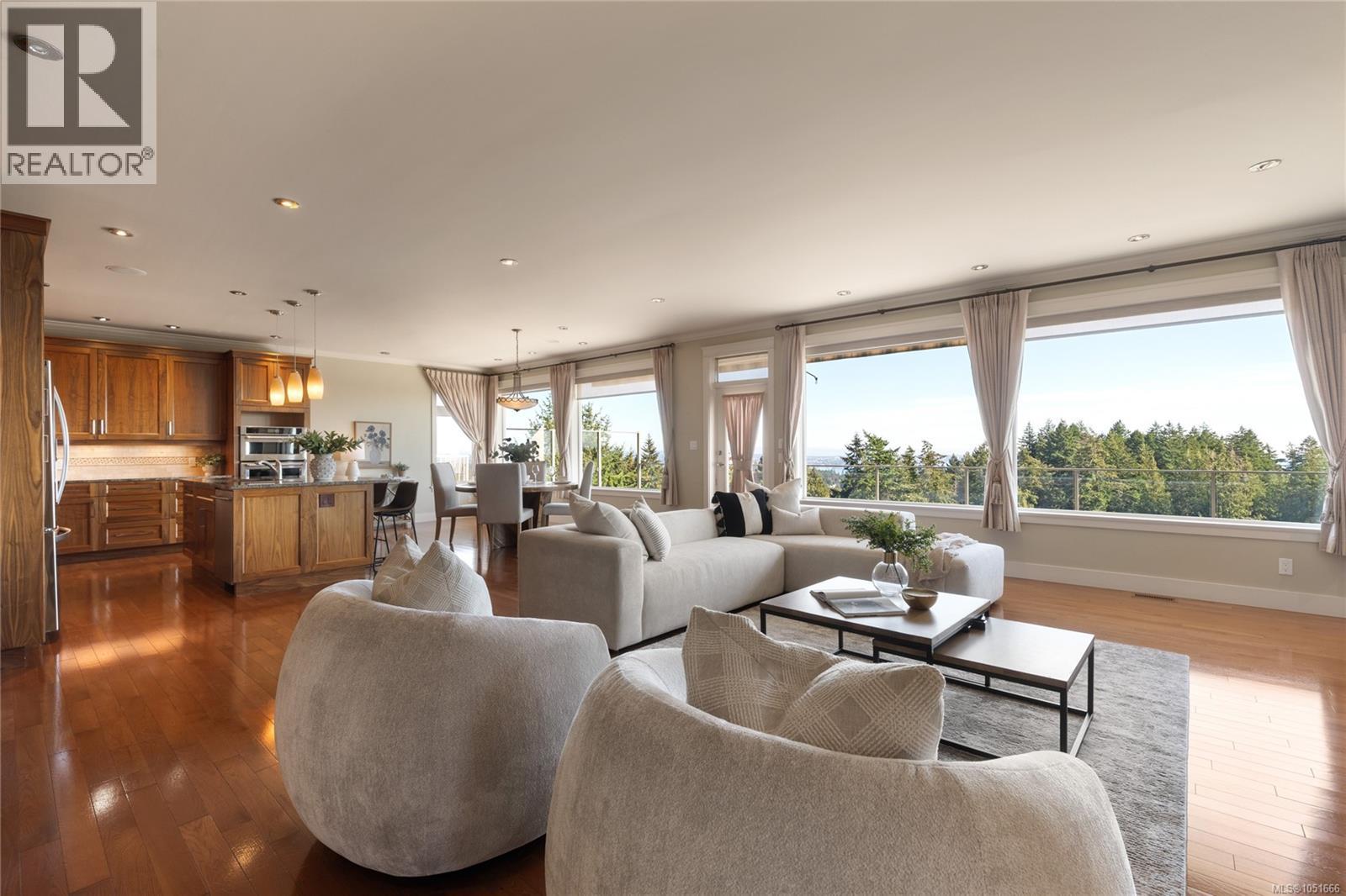 3387 Haida Dr