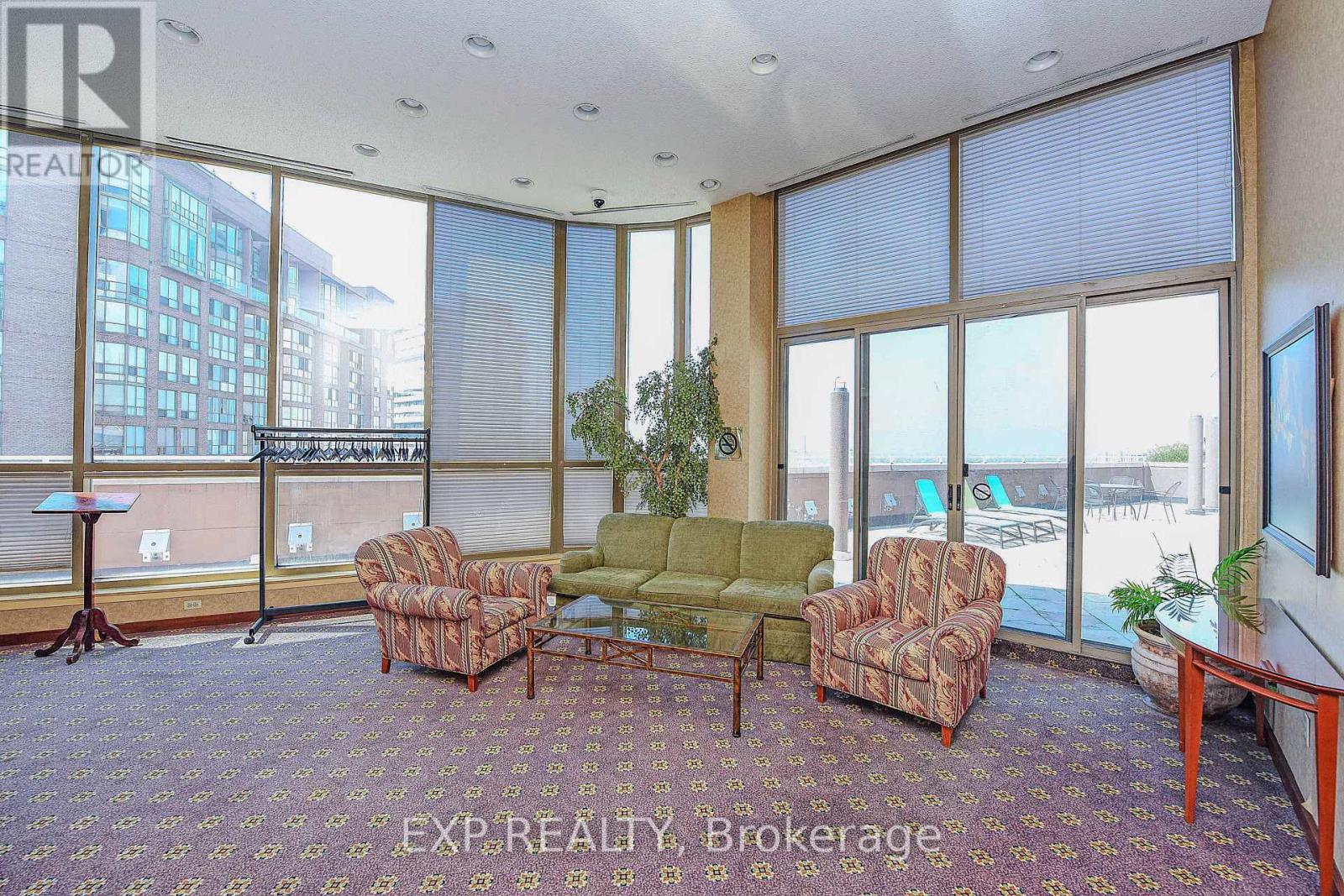 1515 - 1055 BAY STREET