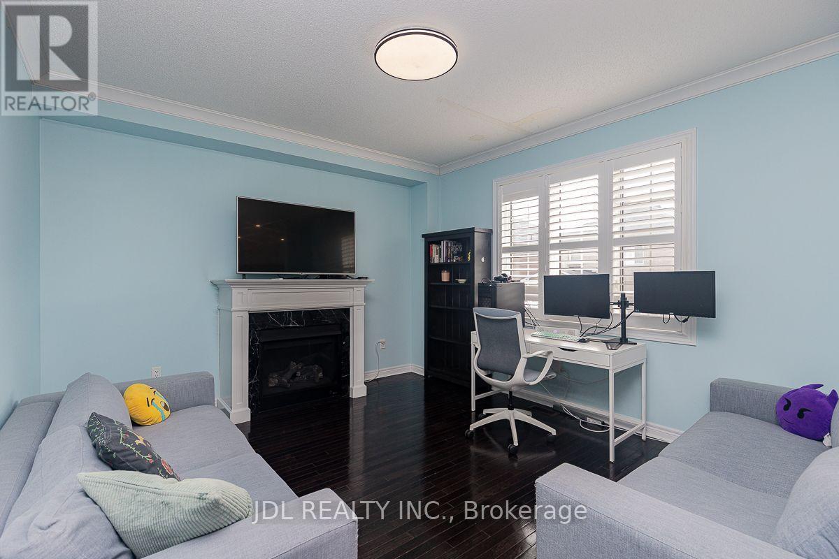 103 Herefordshire Crescent, Newmarket, Ontario  L3X 3K8 - Photo 11 - N14022500