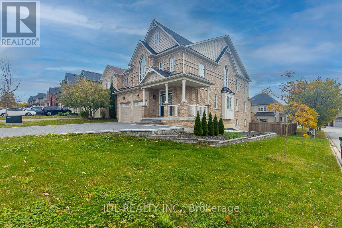 103 Herefordshire Crescent, Newmarket, Ontario  L3X 3K8 - Photo 2 - N14022500