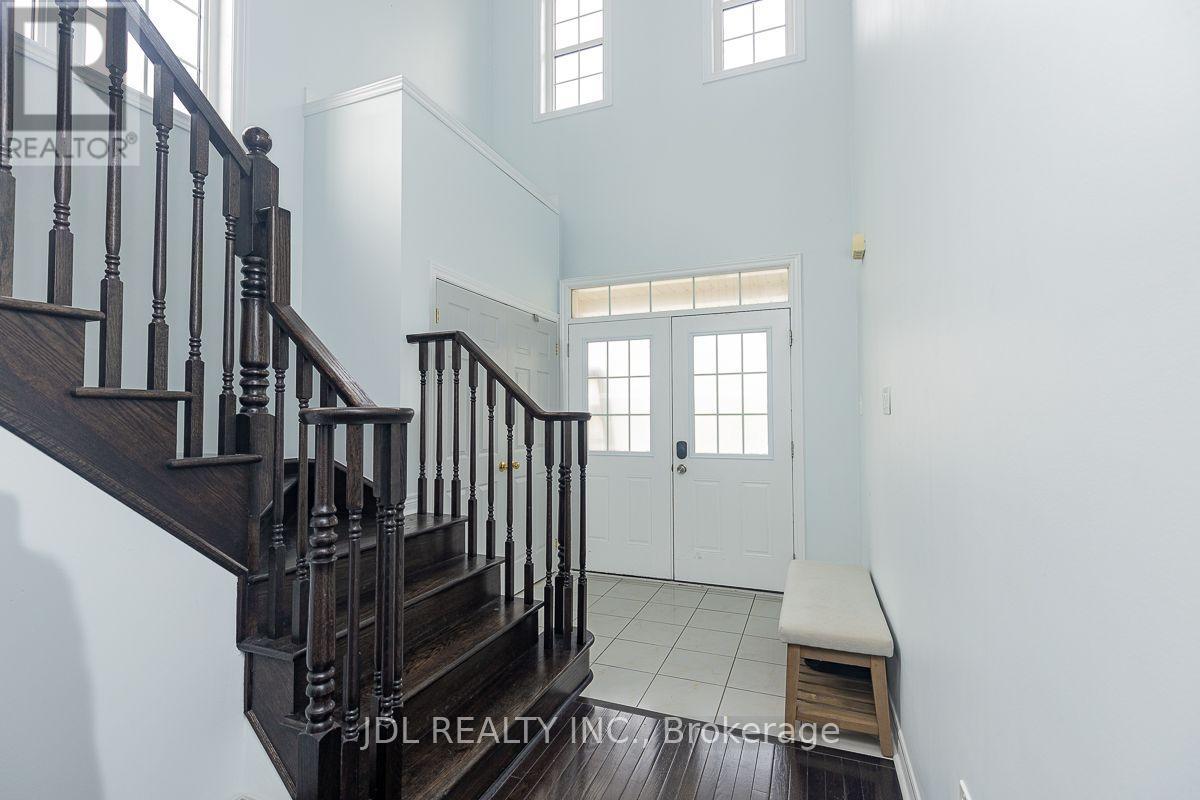 103 Herefordshire Crescent, Newmarket, Ontario  L3X 3K8 - Photo 3 - N14022500