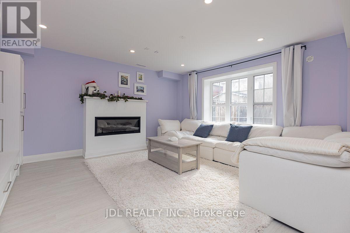 103 Herefordshire Crescent, Newmarket, Ontario  L3X 3K8 - Photo 37 - N14022500