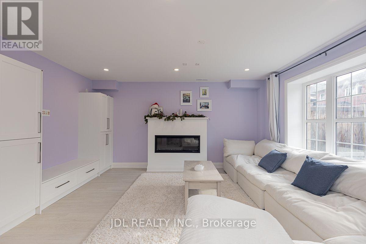 103 Herefordshire Crescent, Newmarket, Ontario  L3X 3K8 - Photo 38 - N14022500