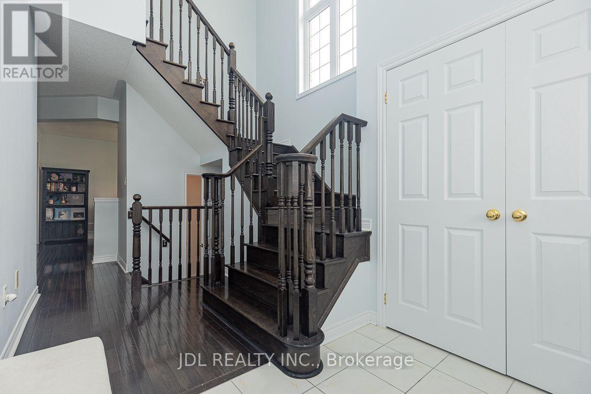 103 Herefordshire Crescent, Newmarket, Ontario  L3X 3K8 - Photo 4 - N14022500