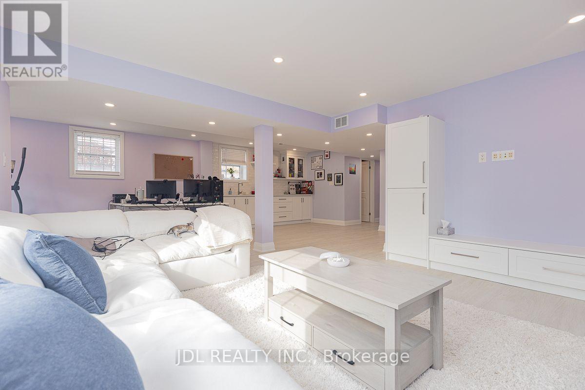 103 Herefordshire Crescent, Newmarket, Ontario  L3X 3K8 - Photo 41 - N14022500