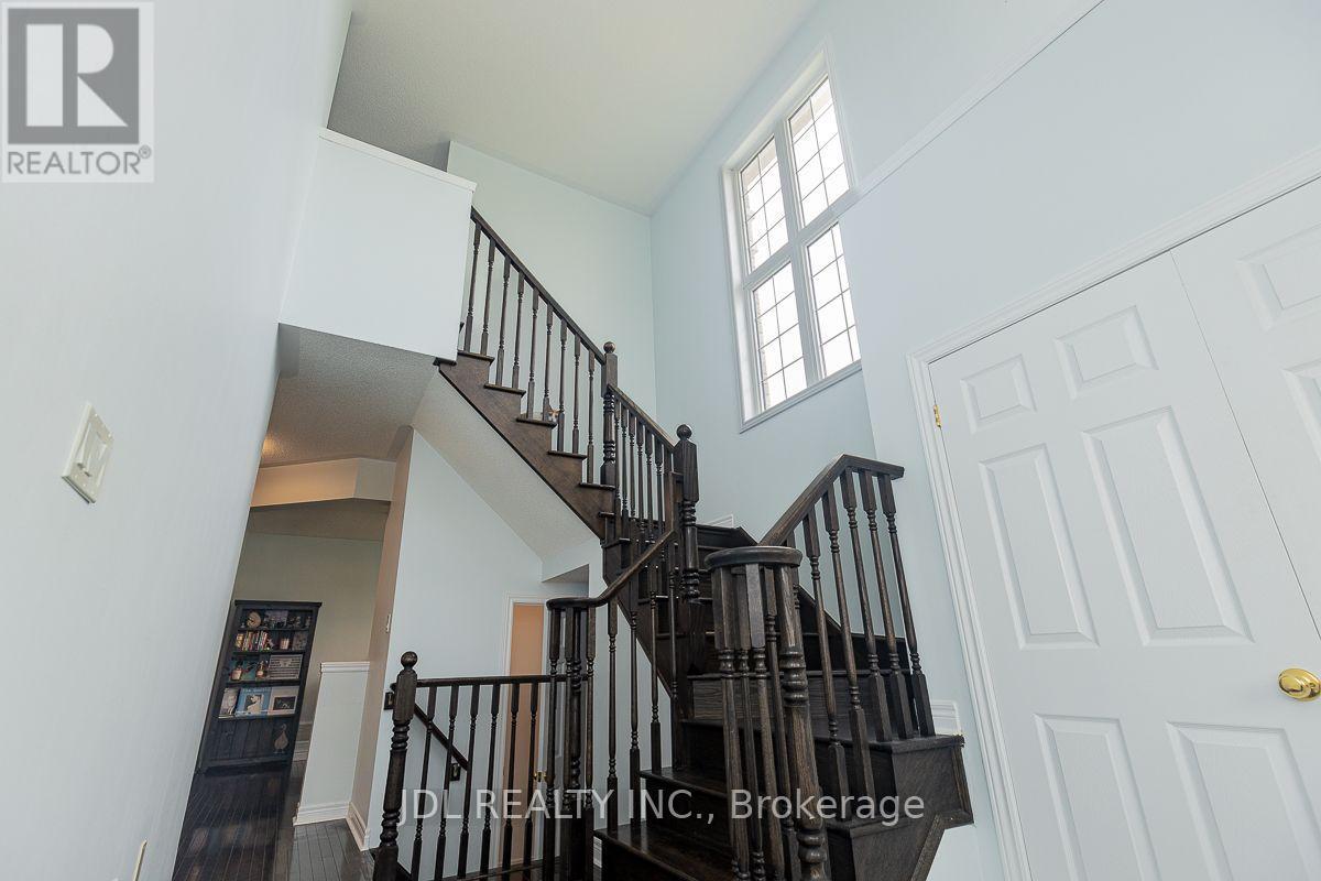103 Herefordshire Crescent, Newmarket, Ontario  L3X 3K8 - Photo 5 - N14022500