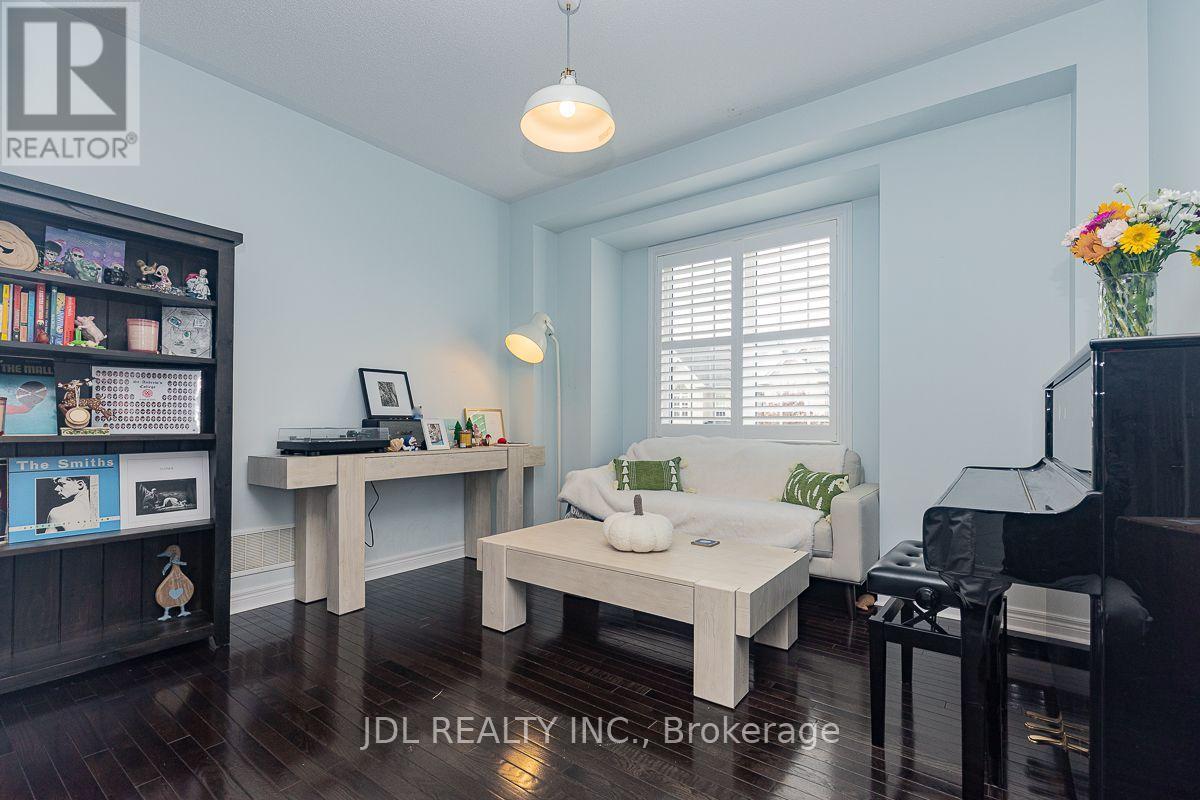 103 Herefordshire Crescent, Newmarket, Ontario  L3X 3K8 - Photo 6 - N14022500