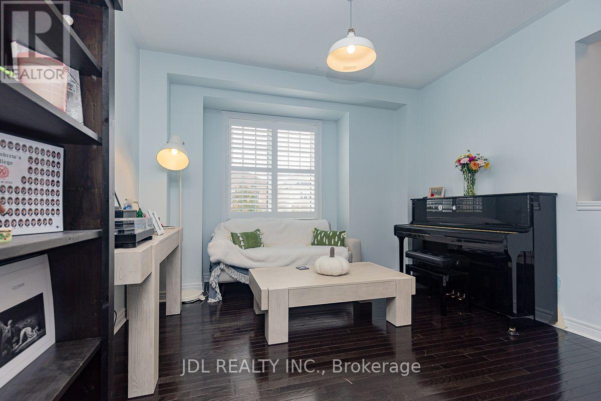 103 Herefordshire Crescent, Newmarket, Ontario  L3X 3K8 - Photo 7 - N14022500