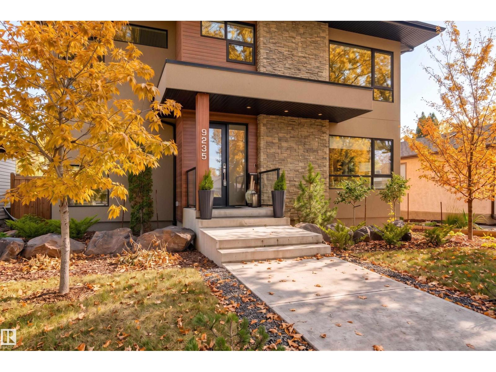 9235 148 ST NW