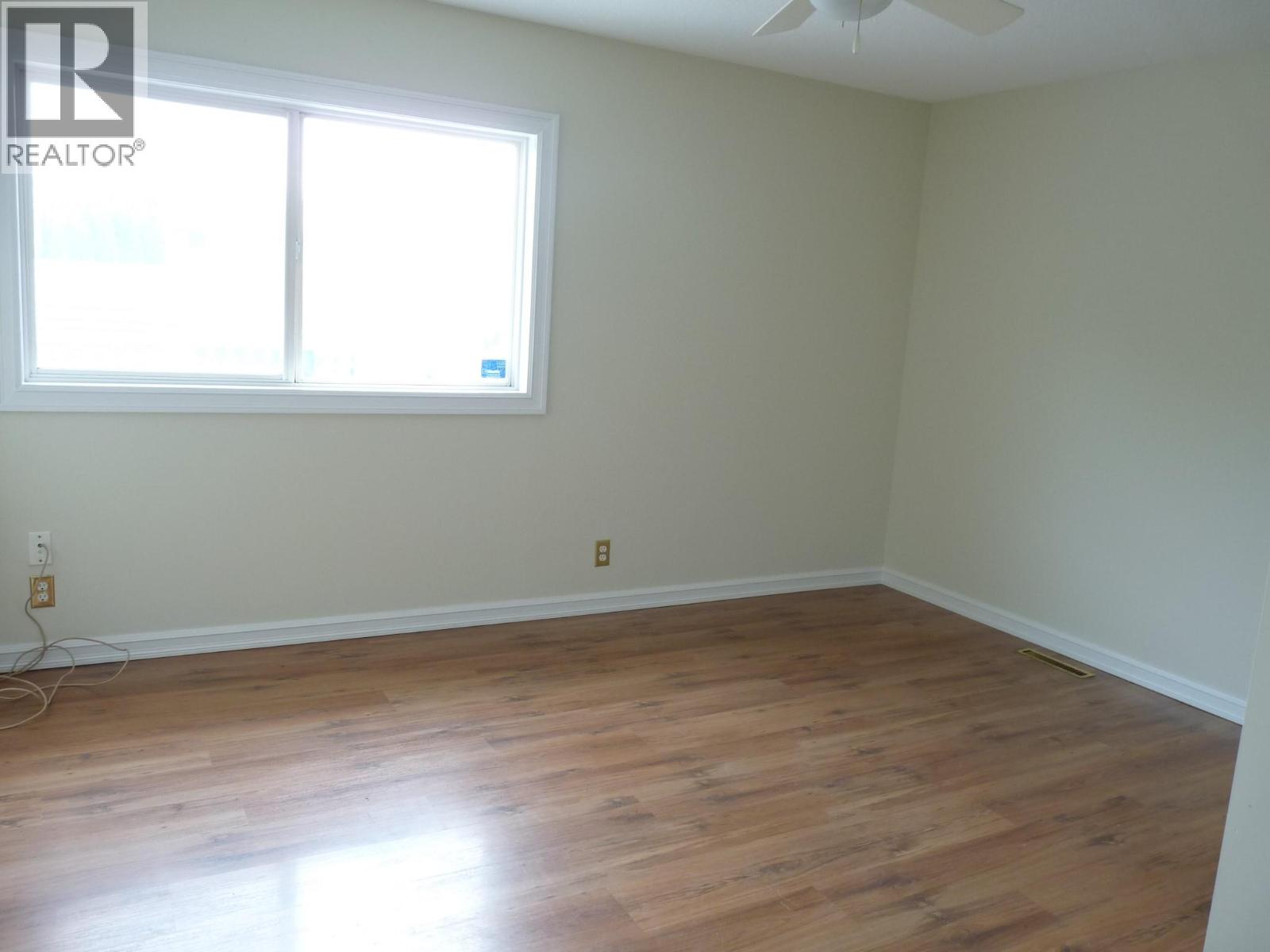 1160 Meadow Lane, Kamloops, British Columbia  V2B 5N6 - Photo 10 - 10403357