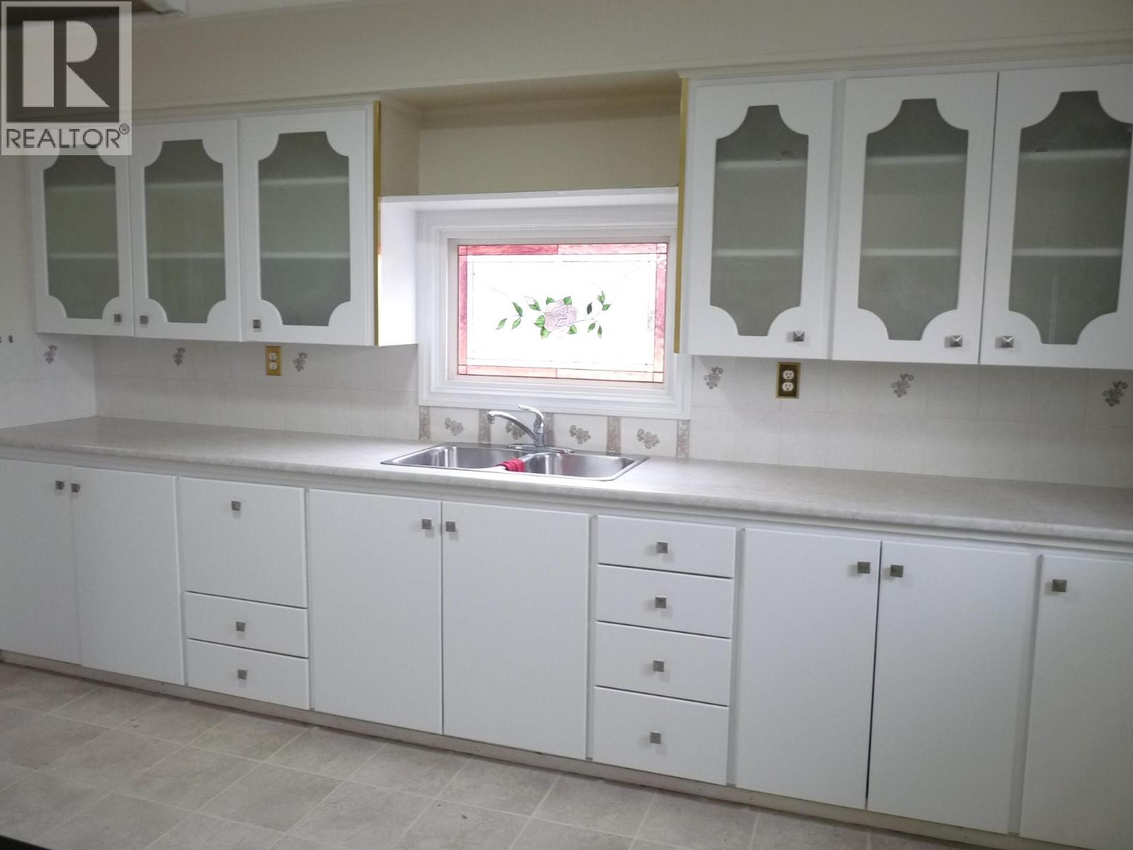 1160 Meadow Lane, Kamloops, British Columbia  V2B 5N6 - Photo 3 - 10403357