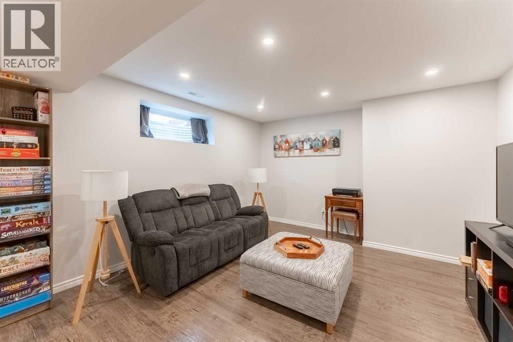 306 Twinriver Road W