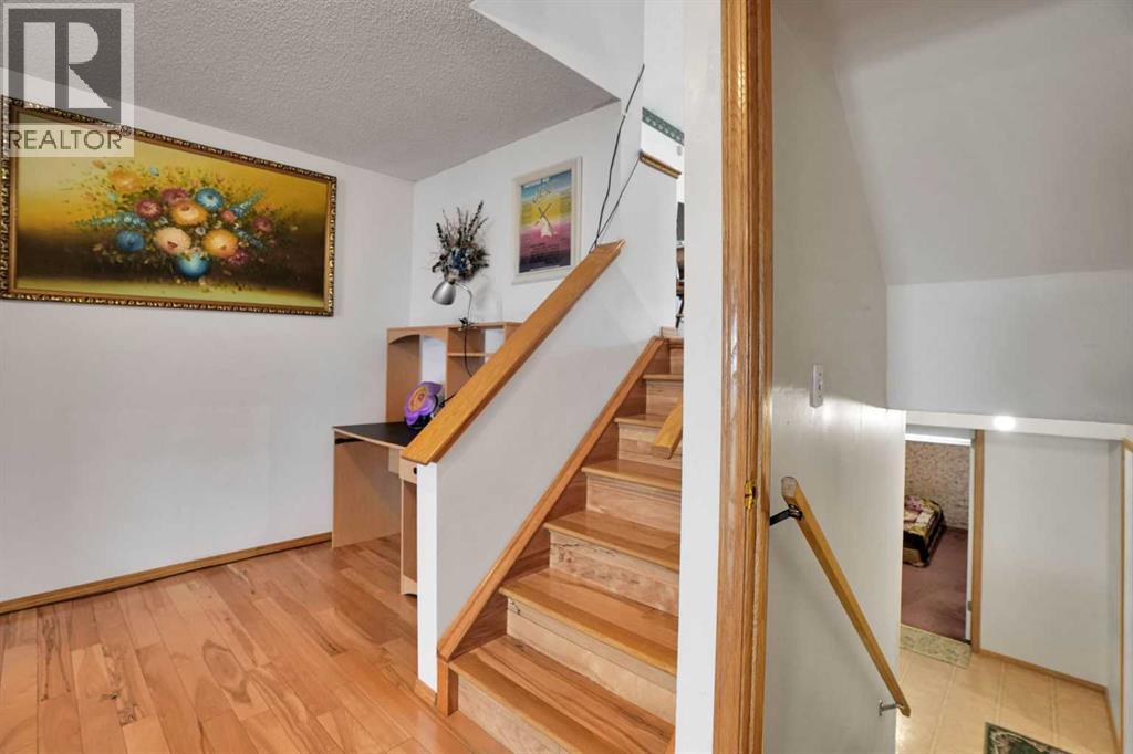 177 Erin Circle SE, Calgary, Alberta  T2B 3H8 - Photo 17 - A2349920
