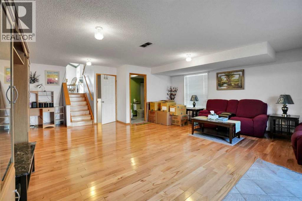 177 Erin Circle SE, Calgary, Alberta  T2B 3H8 - Photo 22 - A2349920