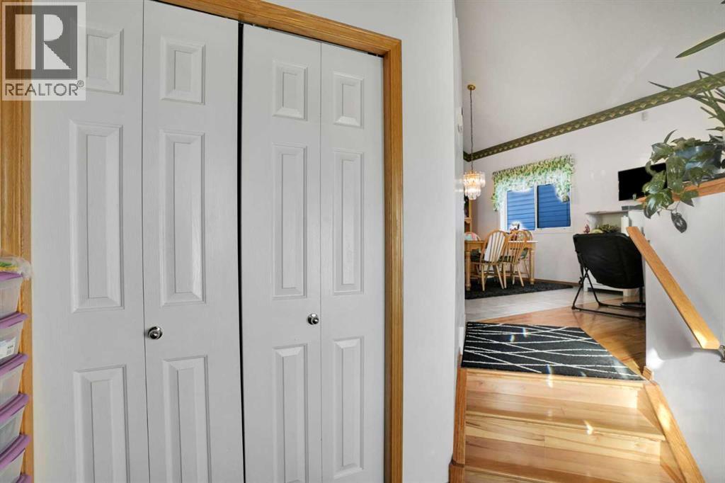 177 Erin Circle SE, Calgary, Alberta  T2B 3H8 - Photo 16 - A2349920