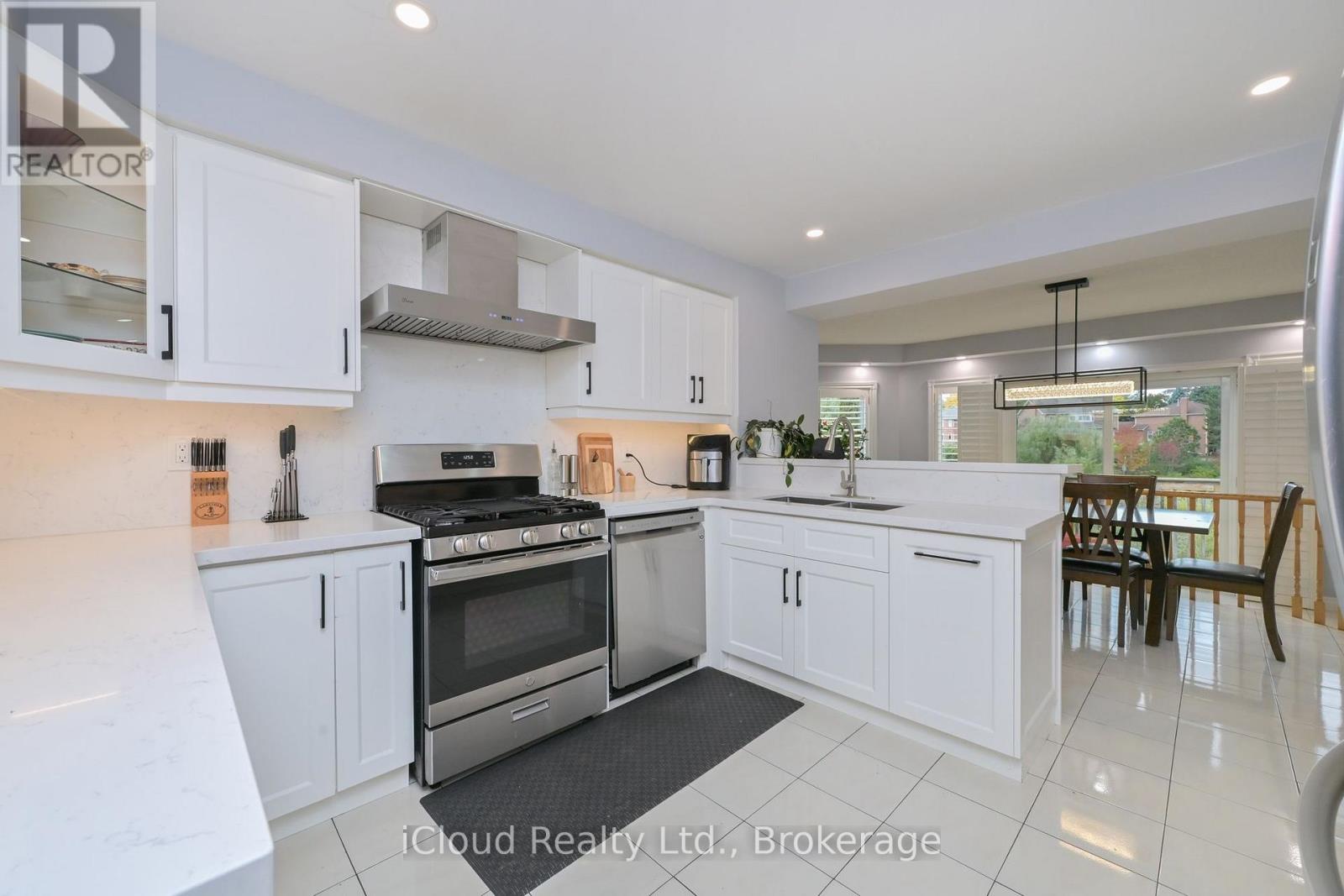 141 Kenpark Avenue, Brampton, Ontario  L6Z 3J8 - Photo 5 - W13882406