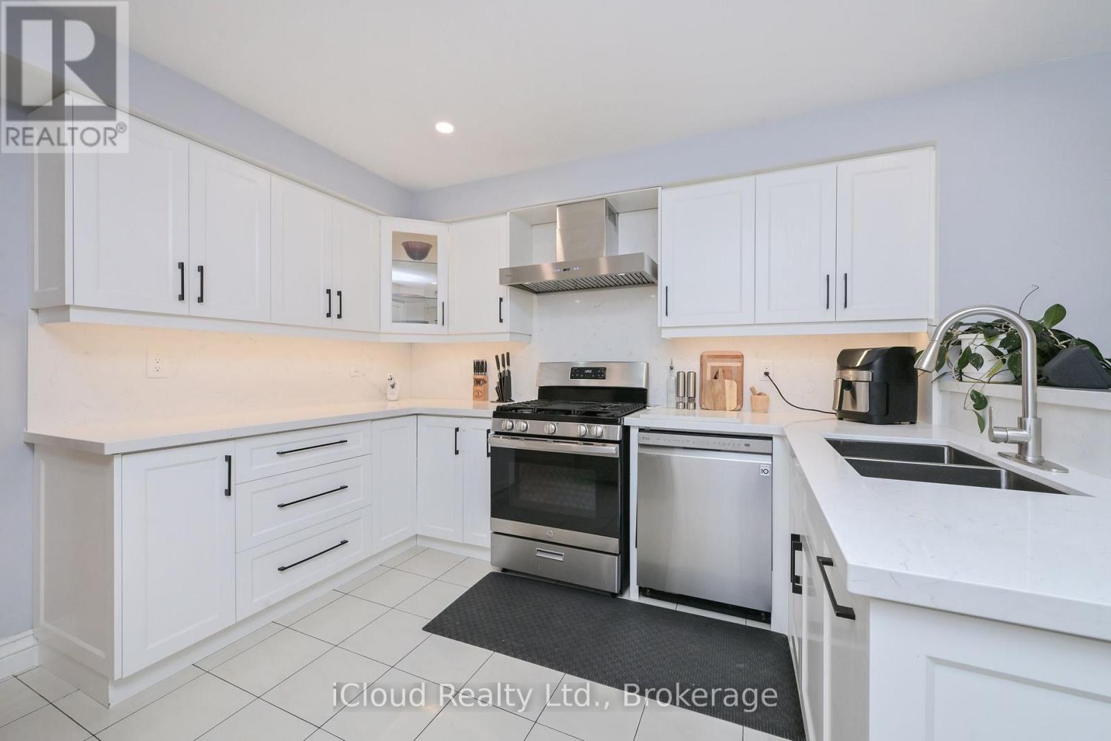 141 Kenpark Avenue, Brampton, Ontario  L6Z 3J8 - Photo 6 - W13882406