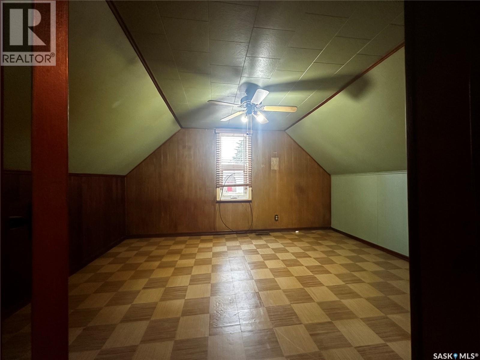 513 5th Avenue Se, Weyburn, Saskatchewan  S4H 1Y7 - Photo 18 - SK050963
