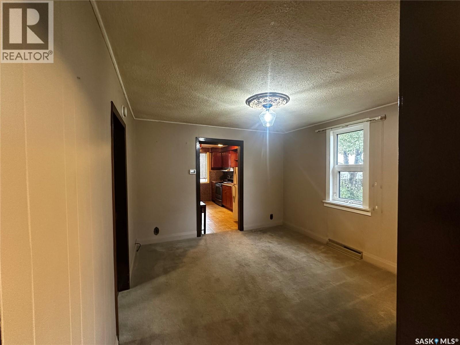 513 5th Avenue Se, Weyburn, Saskatchewan  S4H 1Y7 - Photo 5 - SK050963